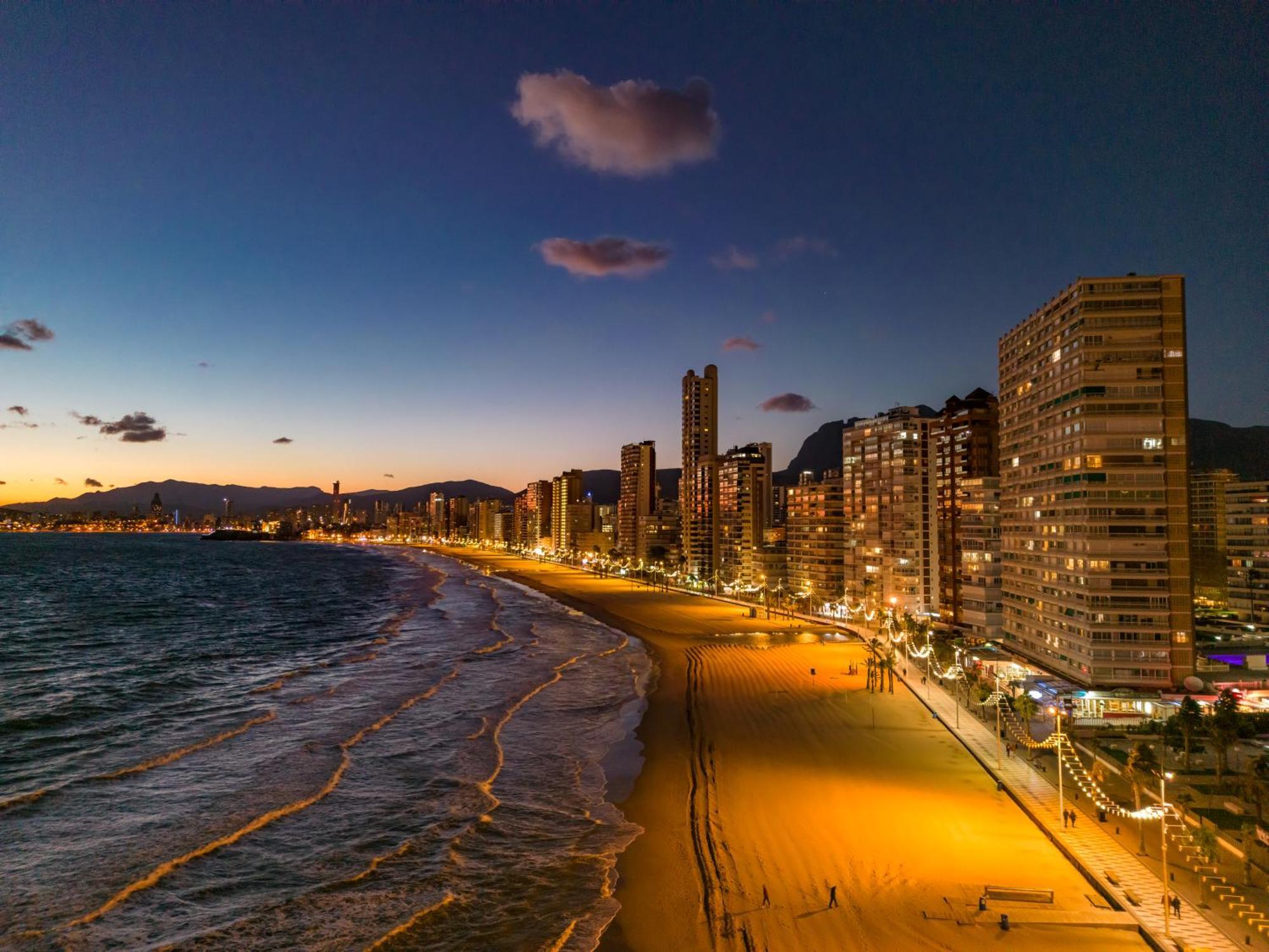 Three Bedrooms Apart In Benidorm Near Beach And Strip エクステリア 写真