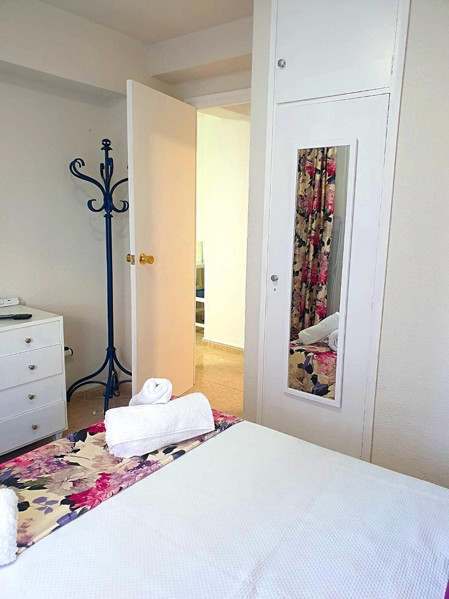 Three Bedrooms Apart In Benidorm Near Beach And Strip エクステリア 写真